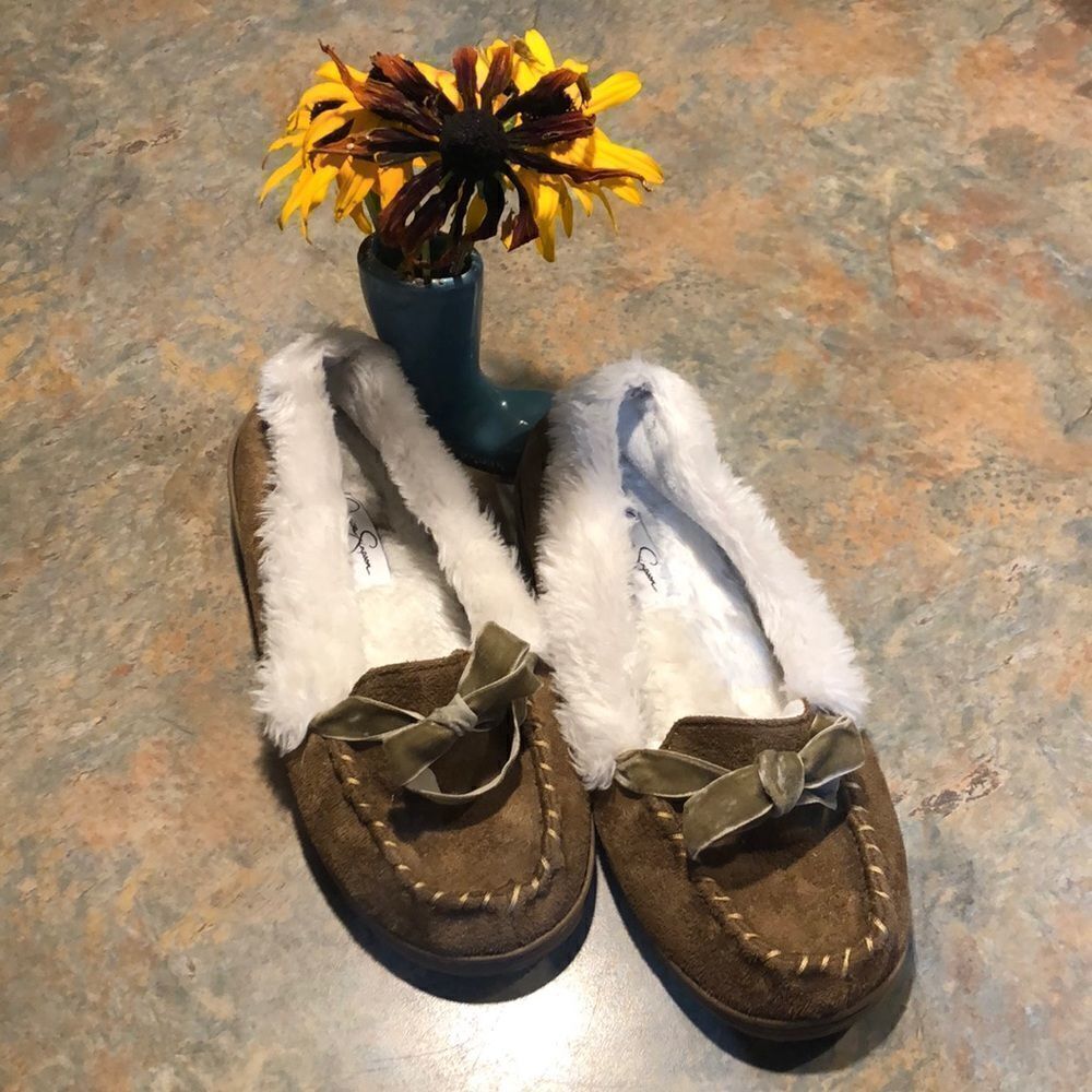 Jessica Simpson Slipper/Moccasins M